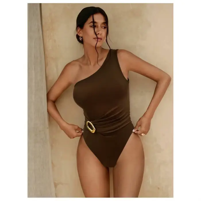Cikini marron maillot de bain bijoux en métal une épaule Style de vacances une pièce été