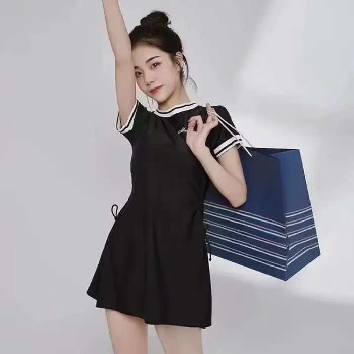 Maillot de bain deux pièces pour femmes, manches courtes, col rond, anti-roulement, associé à un short pour hommes, adapté à la natation sur la plage