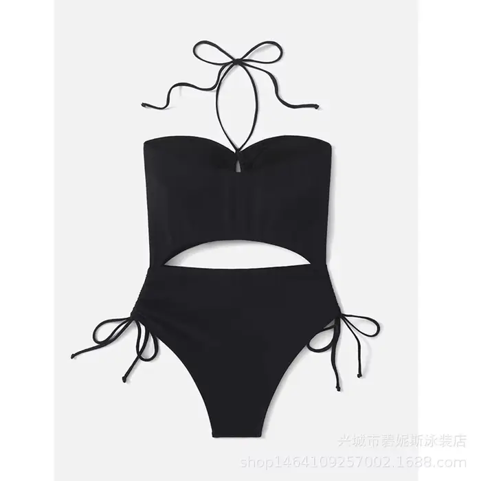 Maillot de bain une pièce noir découpé