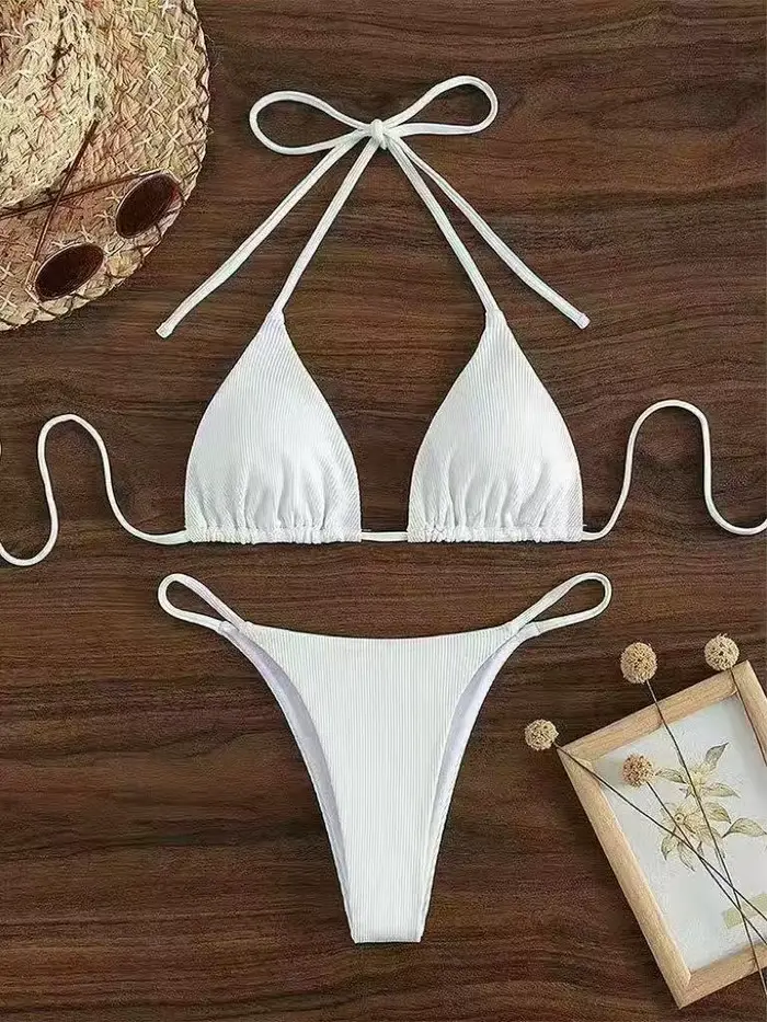Maillot de bain bikini côtelé blanc pour femme, haut triangle à col halter et bas string coupe haute