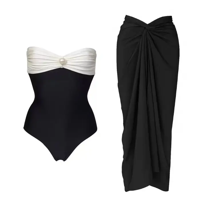 Maillot de bain une pièce 2026 avec cache-maillot tendance, maillot de bain femme, maillot de bain noir, combinaison de bain, tenue de plage