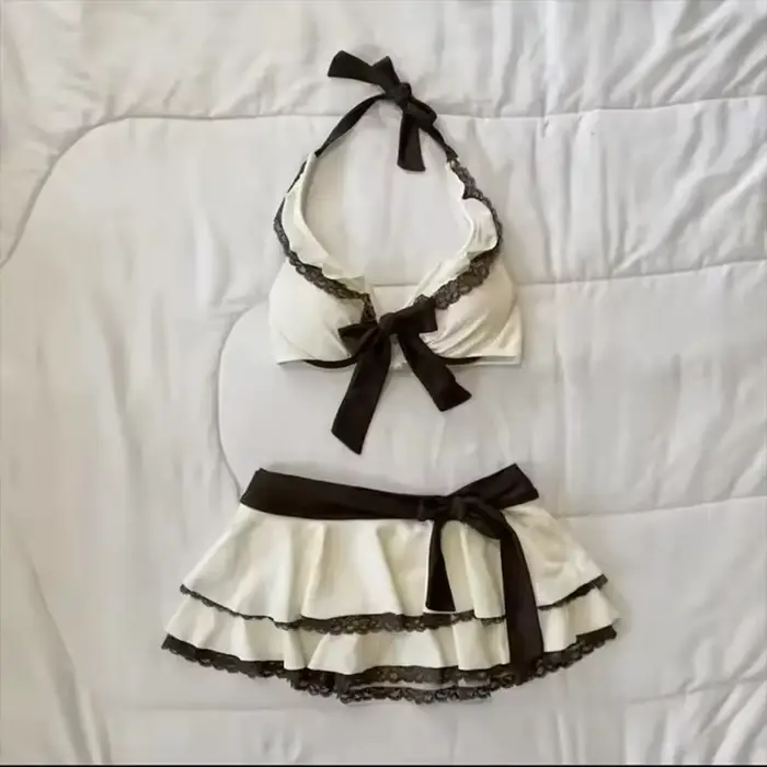Maillot de bain deux pièces rétro élégant noir et blanc avec nœud en dentelle, haut à col en V et ba