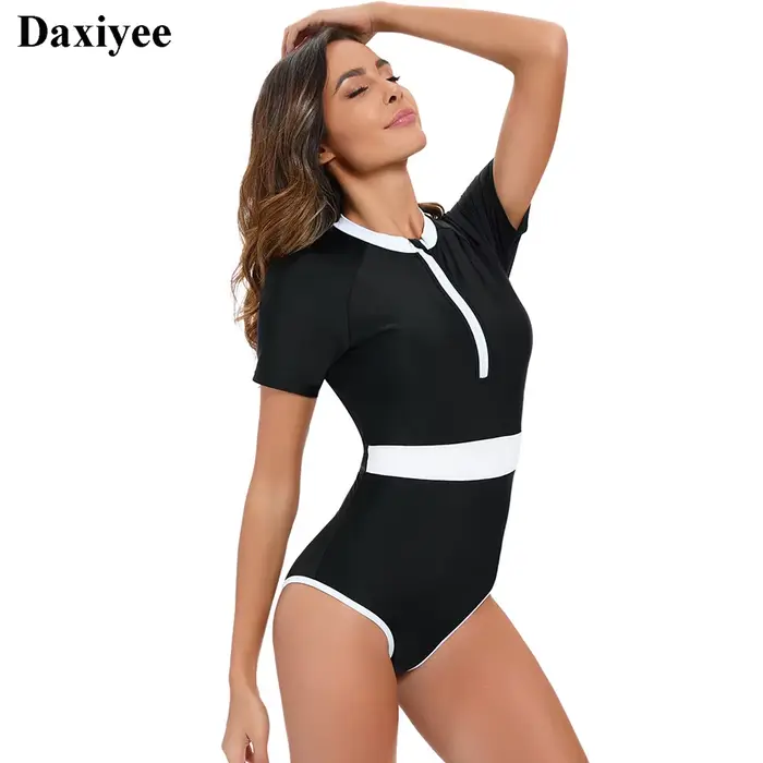 Maillot de bain une pièce à manches courtes pour femme