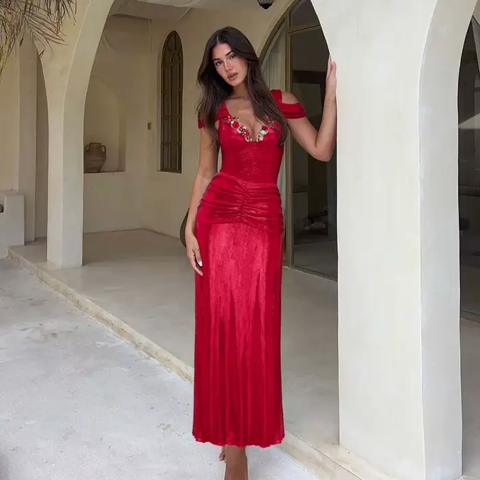 Maillot de bain une pièce bleu uni à décolleté plongeant et jupe