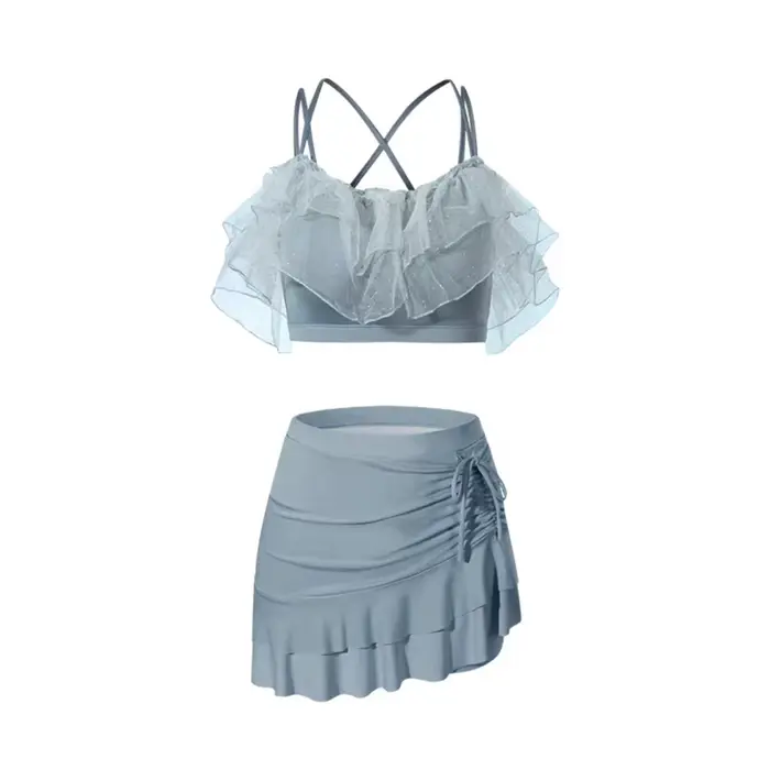 Maillot de bain deux pièces coupe ajustée avec jupe évasée, volants bouffants, épaules dénudées et d