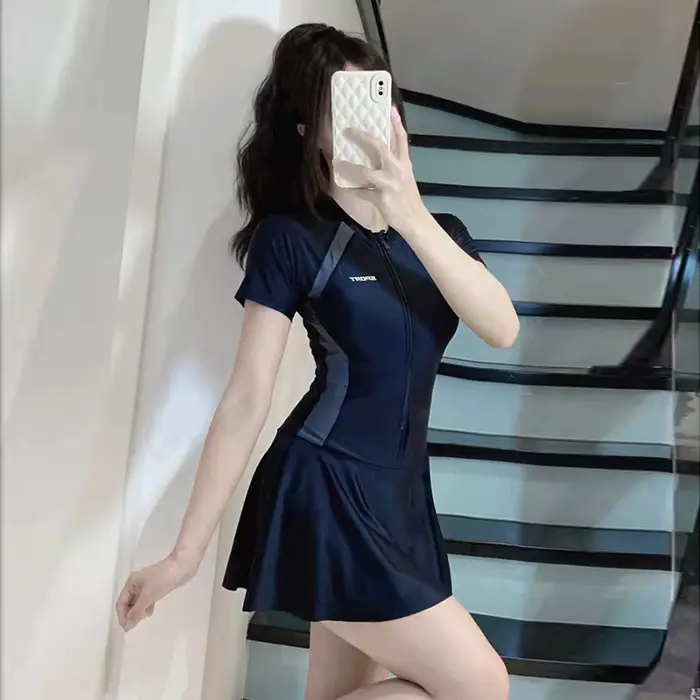 Maillot de bain une pièce à manches longues pour femme, nouvelle collection, style amincissant et co